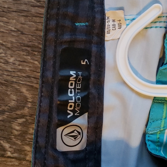 Volcom Board Shorts - Picture 5 of 5